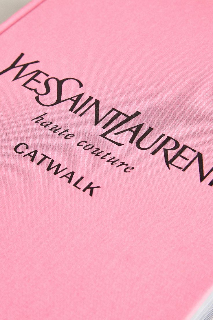 Livre  Yves Saint Laurent