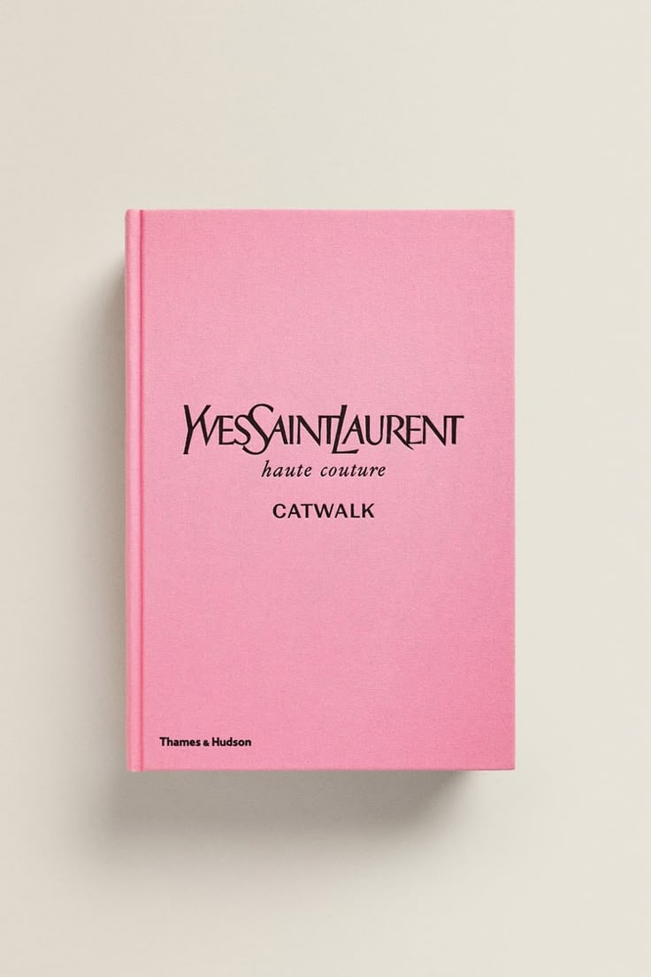 Livre  Yves Saint Laurent