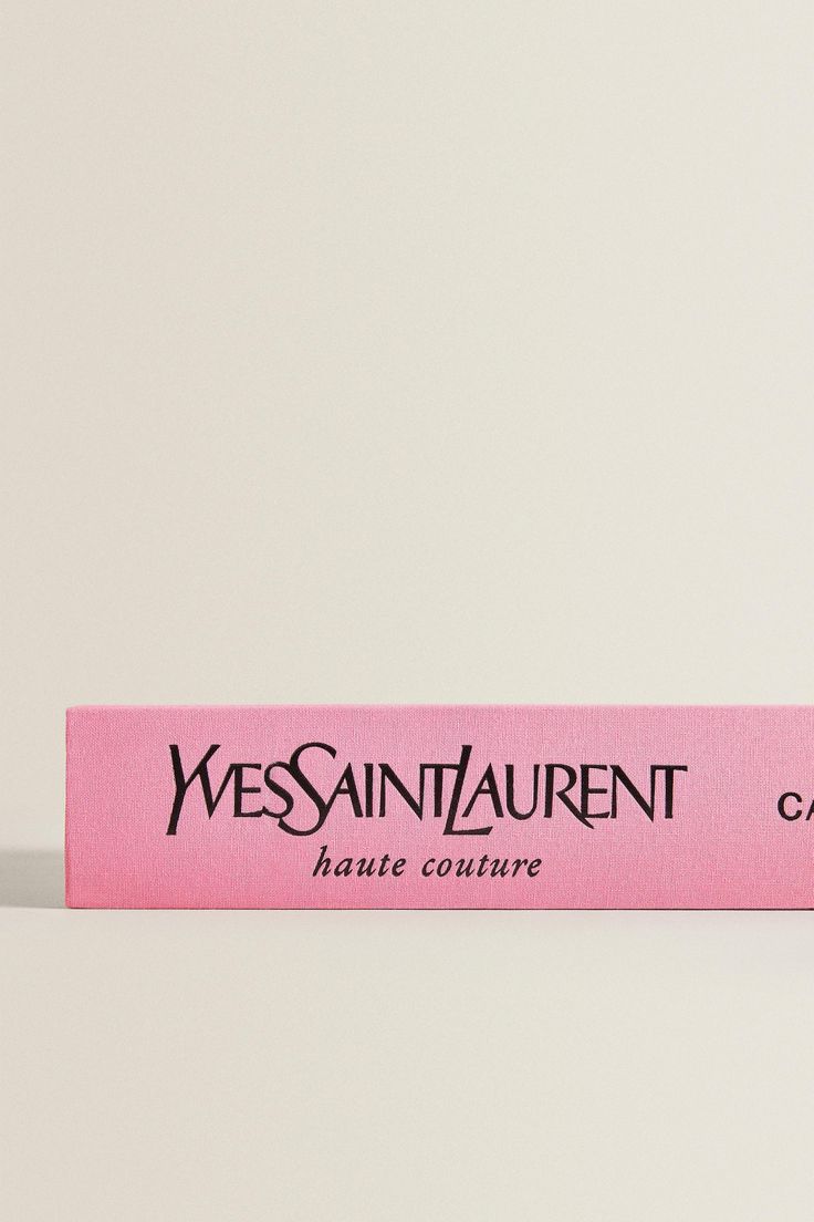 Livre  Yves Saint Laurent